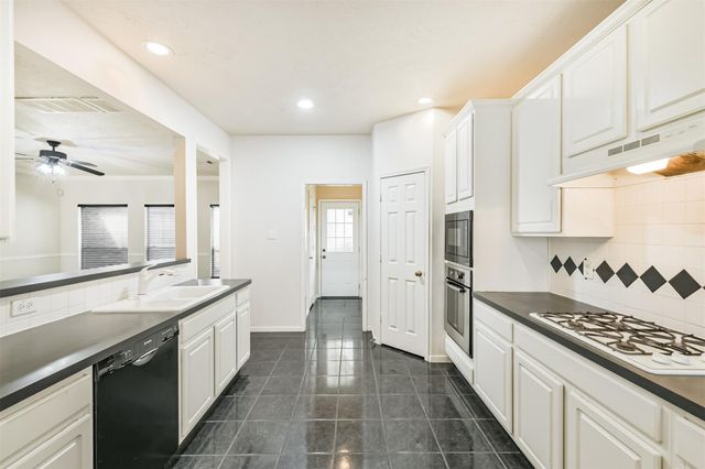 823 Hannock Glen Lane, Spring, TX 77373