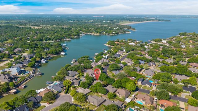 8341 Crosswind Drive, Fort Worth, TX 76179