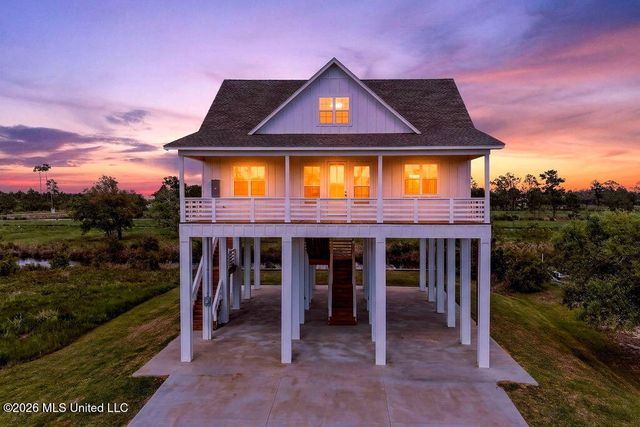 5089 Atlantis Drive, Bay Saint Louis, MS 39520