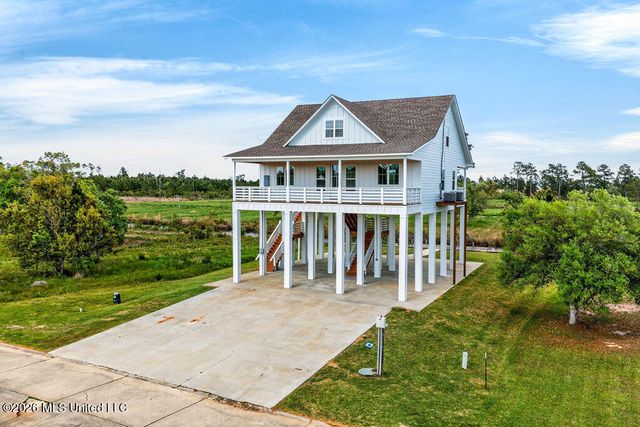5089 Atlantis Drive, Bay Saint Louis, MS 39520