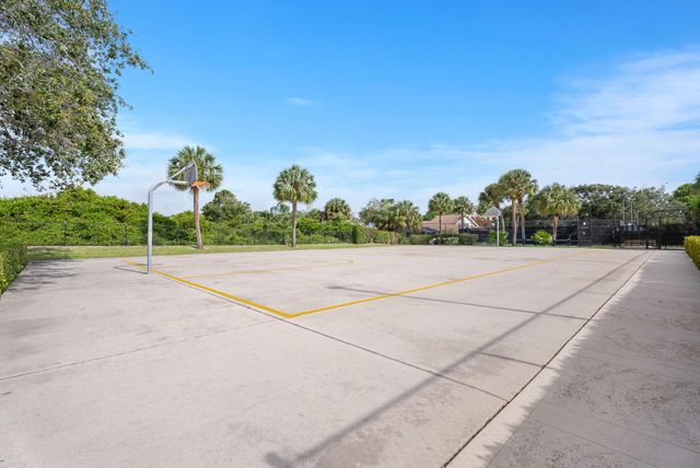 109 Harbourside Circle, Jupiter, FL 33477