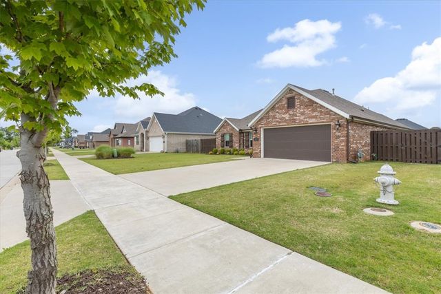 2005 W Chandler Avenue, Rogers, AR 72758