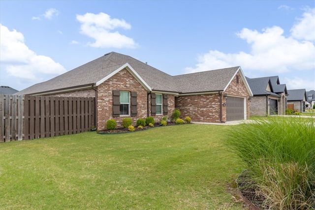 2005 W Chandler Avenue, Rogers, AR 72758
