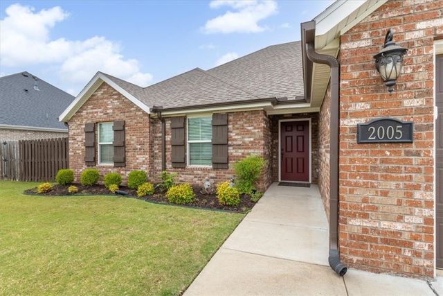 2005 W Chandler Avenue, Rogers, AR 72758