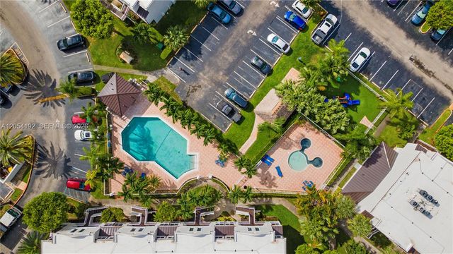 8585 NW 6th Lane 9208, Miami, FL 33126