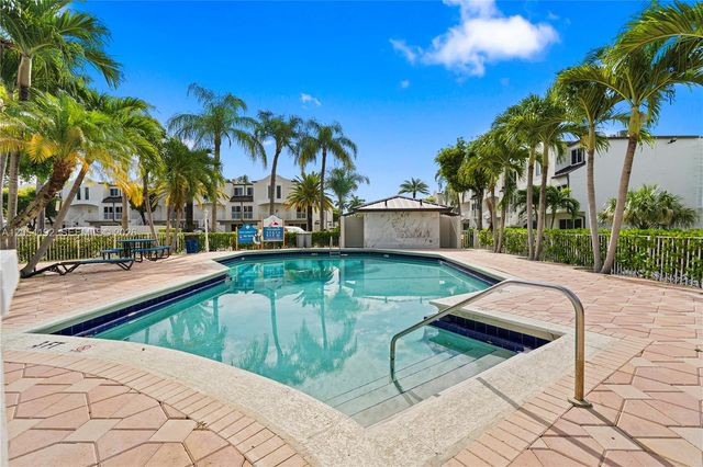 8585 NW 6th Lane 9208, Miami, FL 33126
