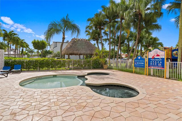 8585 NW 6th Lane 9208, Miami, FL 33126