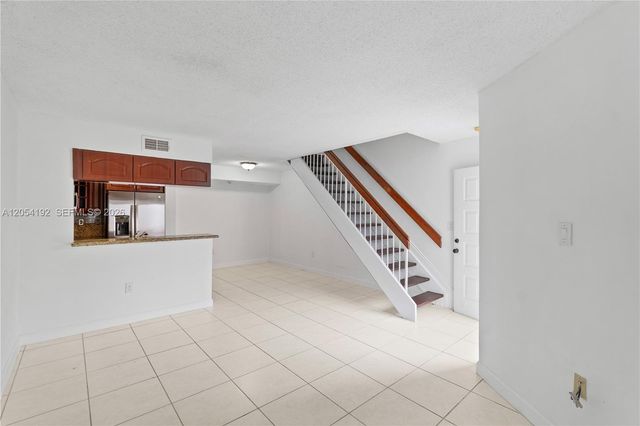 8585 NW 6th Lane 9208, Miami, FL 33126