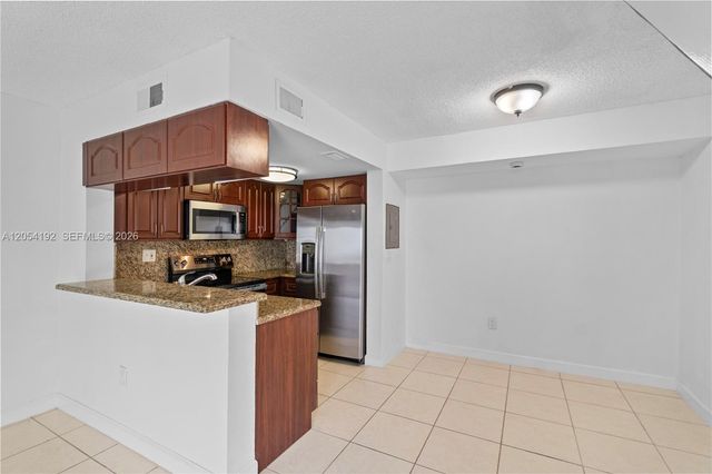 8585 NW 6th Lane 9208, Miami, FL 33126