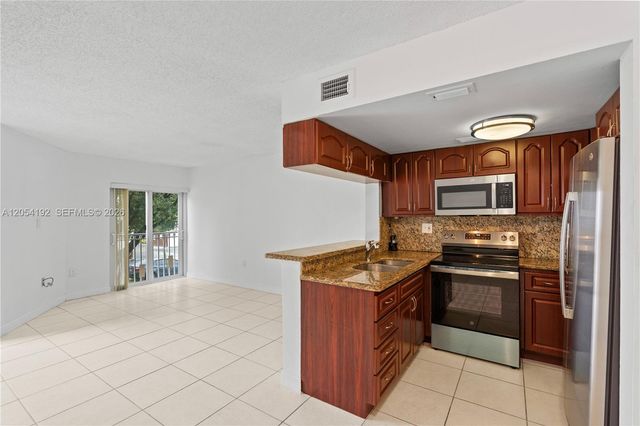 8585 NW 6th Lane 9208, Miami, FL 33126