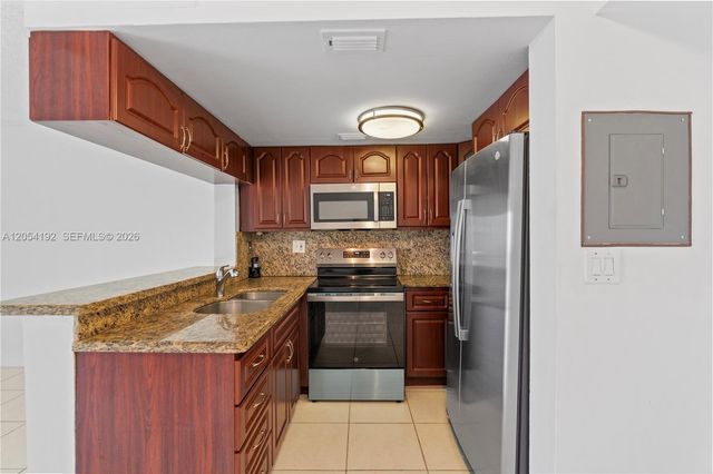 8585 NW 6th Lane 9208, Miami, FL 33126