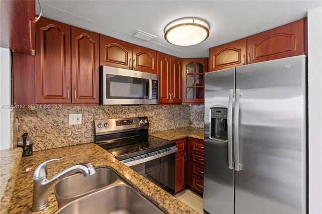 8585 NW 6th Lane 9208, Miami, FL 33126