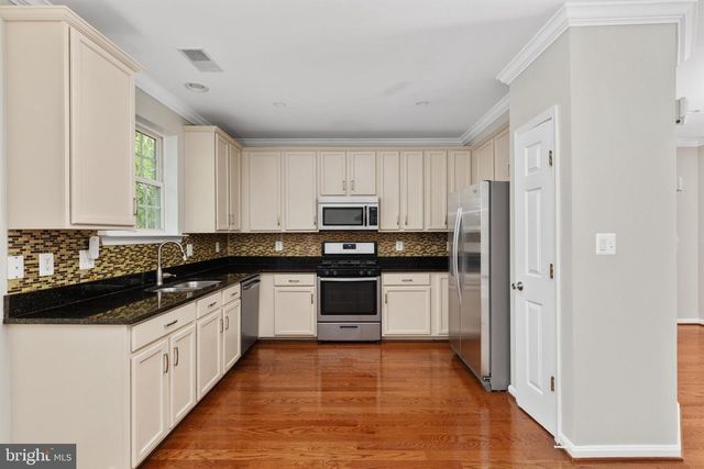 7582 GREAT SWAN CT, Alexandria, VA 22306