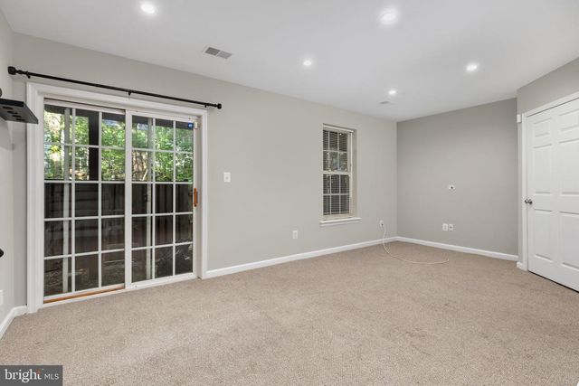 7582 GREAT SWAN CT, Alexandria, VA 22306