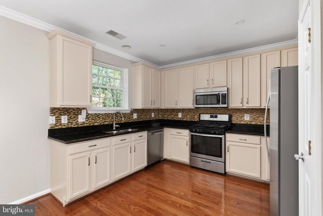 7582 GREAT SWAN CT, Alexandria, VA 22306