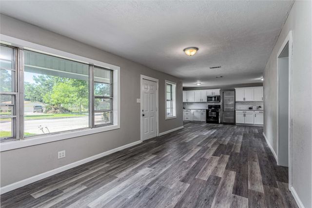 608 W Lobit Street, Baytown, TX 77520