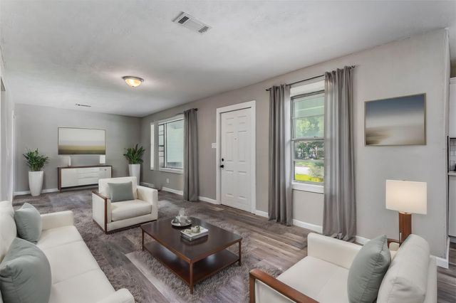 608 W Lobit Street, Baytown, TX 77520