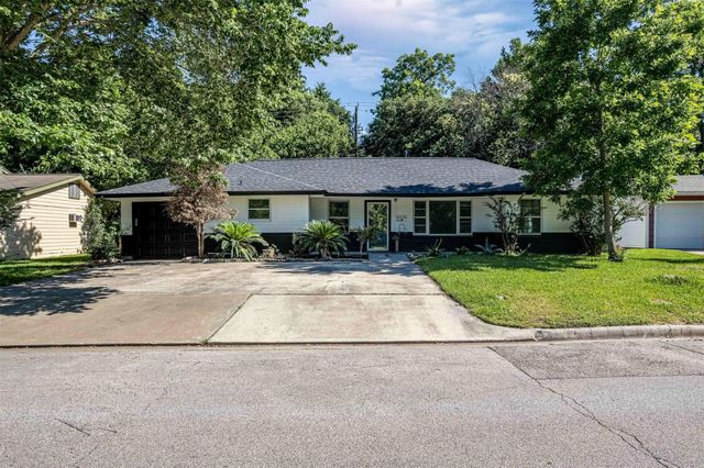 608 W Lobit Street, Baytown, TX 77520