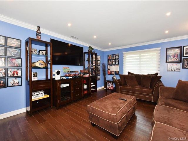 120 Estate Drive, Jericho, NY 11753