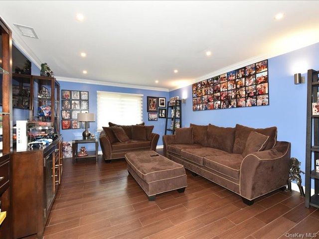 120 Estate Drive, Jericho, NY 11753