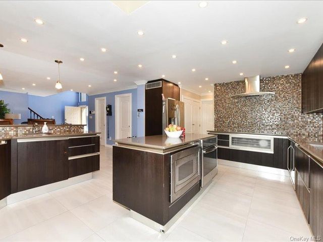 120 Estate Drive, Jericho, NY 11753