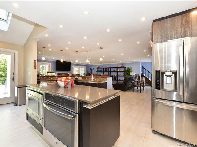 120 Estate Drive, Jericho, NY 11753