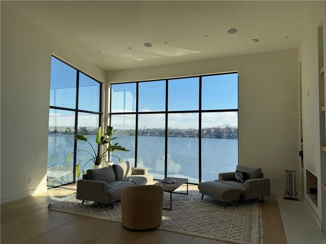 16 Seminole Circle, Lake Winnebago, MO 64034