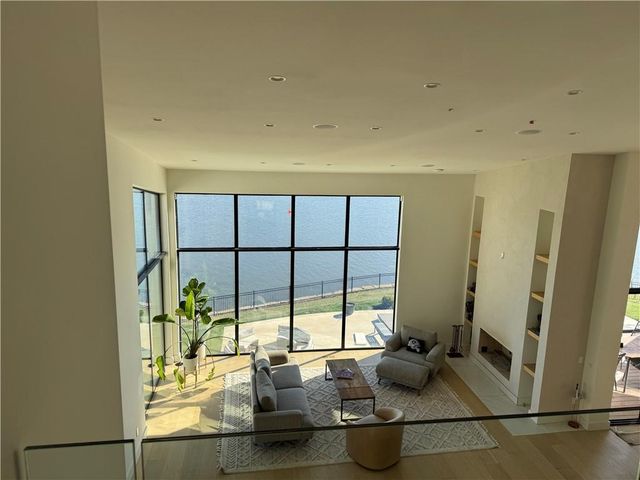 16 Seminole Circle, Lake Winnebago, MO 64034