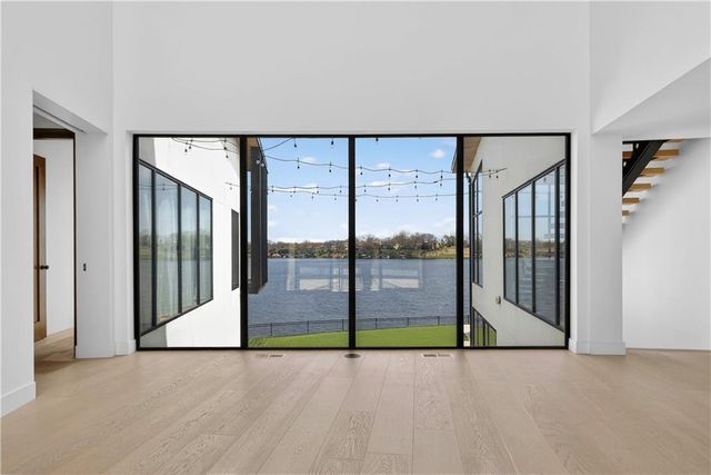 16 Seminole Circle, Lake Winnebago, MO 64034