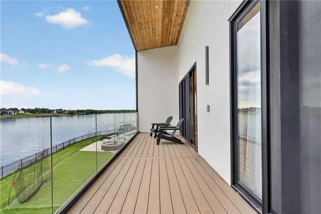 16 Seminole Circle, Lake Winnebago, MO 64034