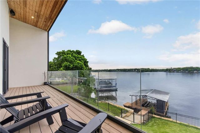 16 Seminole Circle, Lake Winnebago, MO 64034