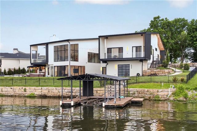 16 Seminole Circle, Lake Winnebago, MO 64034