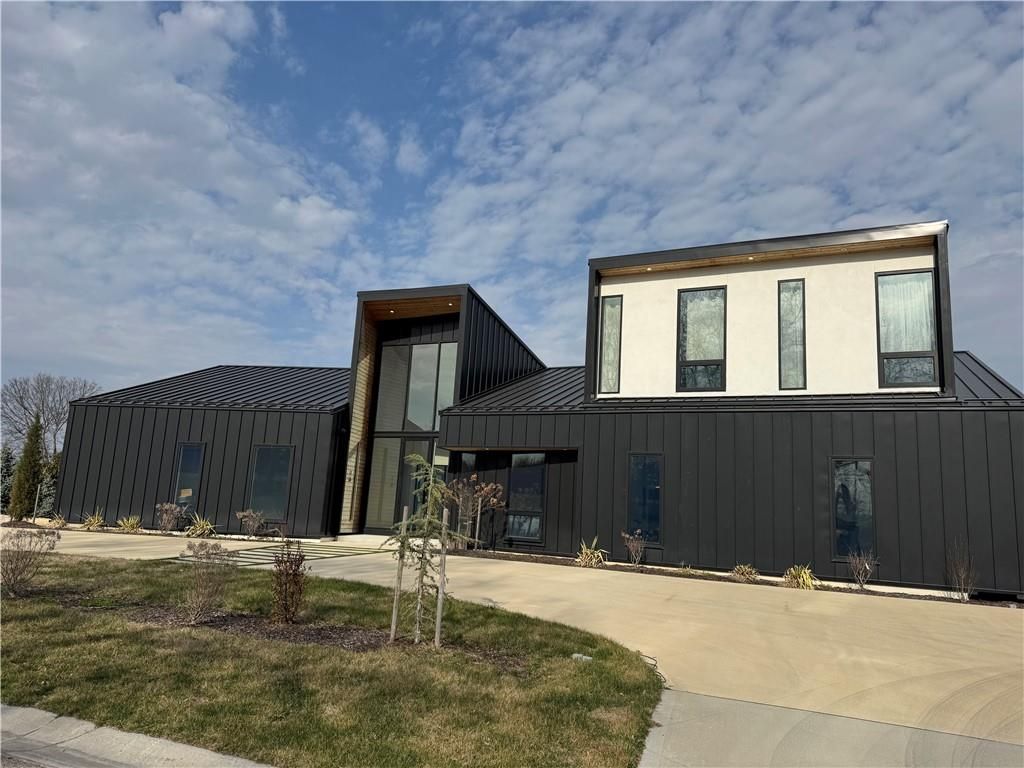 16 Seminole Circle, Lake Winnebago, MO 64034