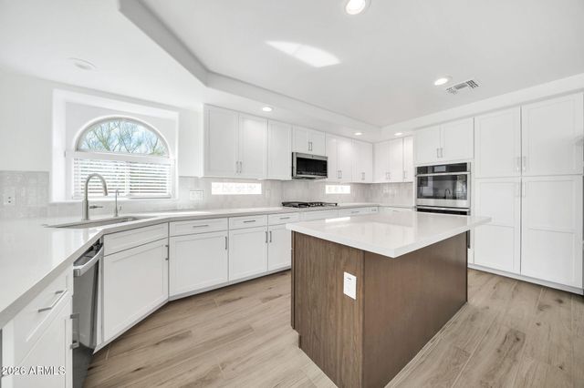 2333 W ZENITH Lane, Phoenix, AZ 85085