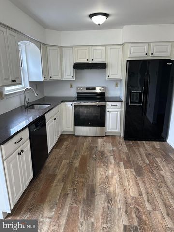 2073 CLOVER MILL RD, Quakertown, PA 18951