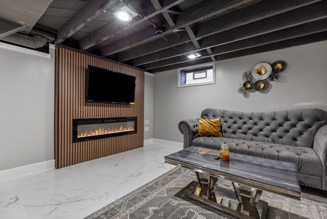 10419 W 11 Mile Road, Huntington Woods, MI 48070