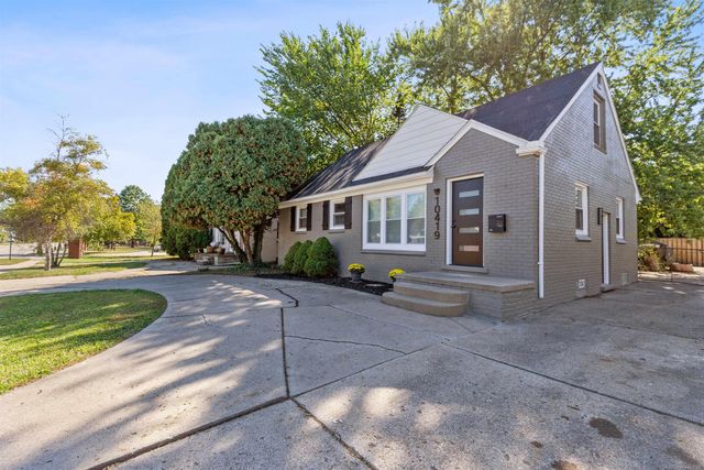 10419 W 11 Mile Road, Huntington Woods, MI 48070