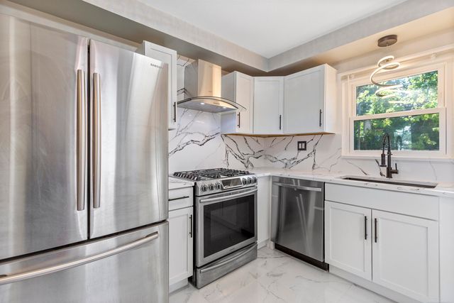 10419 W 11 Mile Road, Huntington Woods, MI 48070