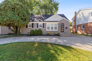 10419 W 11 Mile Road, Huntington Woods, MI 48070