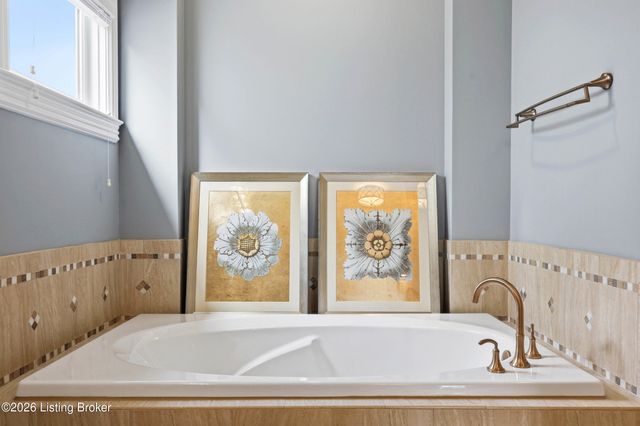 9309 Bergamot Dr, Prospect, KY 40059