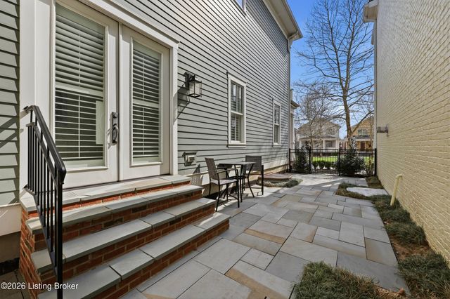 9309 Bergamot Dr, Prospect, KY 40059