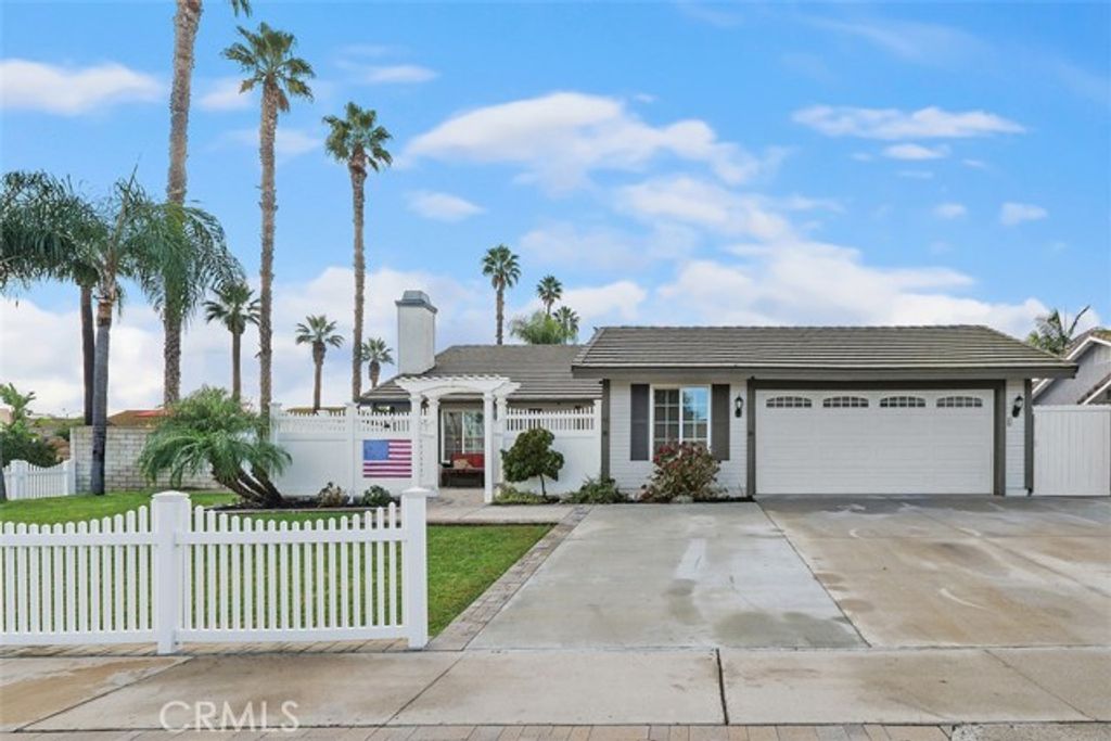 896 Monarch, Corona, CA 92879