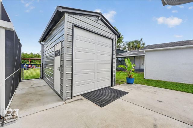 28050 LOIS DRIVE, Tavares, FL 32778