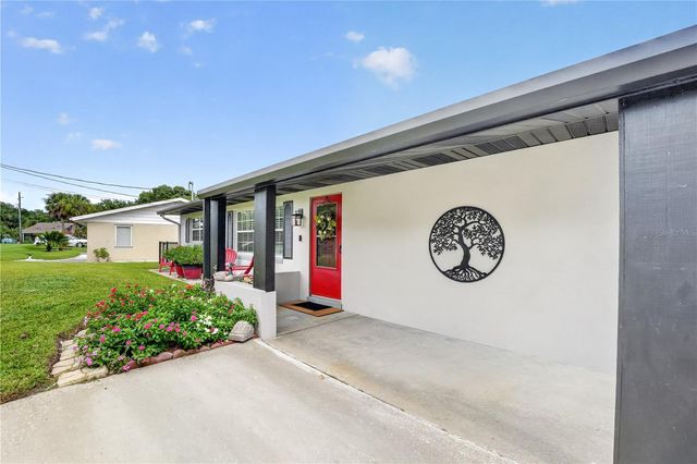 28050 LOIS DRIVE, Tavares, FL 32778