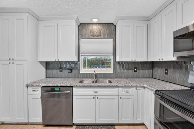 28050 LOIS DRIVE, Tavares, FL 32778