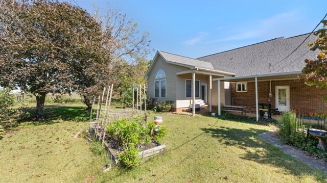 7 Scott Orchard Rd, Taft, TN 38488