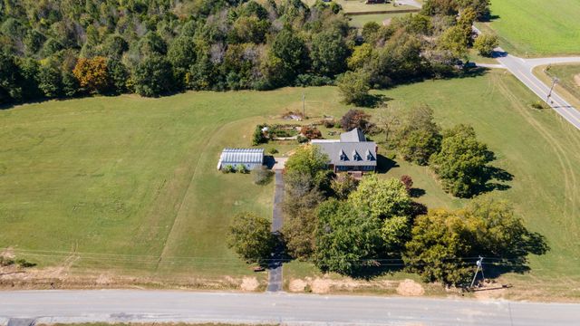 7 Scott Orchard Rd, Taft, TN 38488