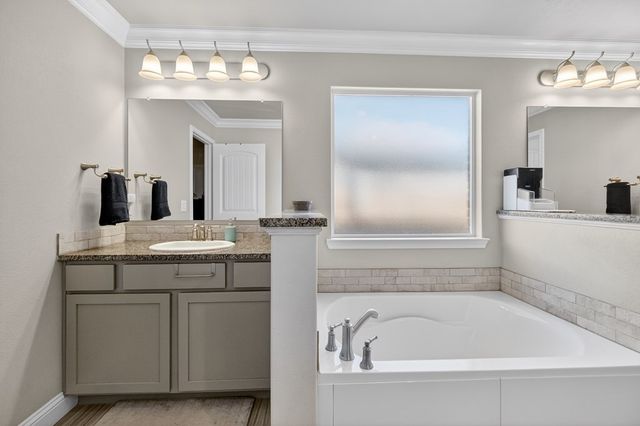 6801 Baron Dr, Midland, TX 79705