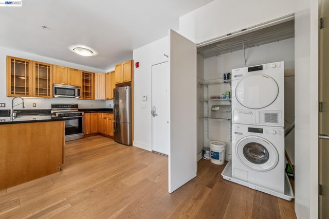 2300 Broadway 4, Oakland, CA 94612