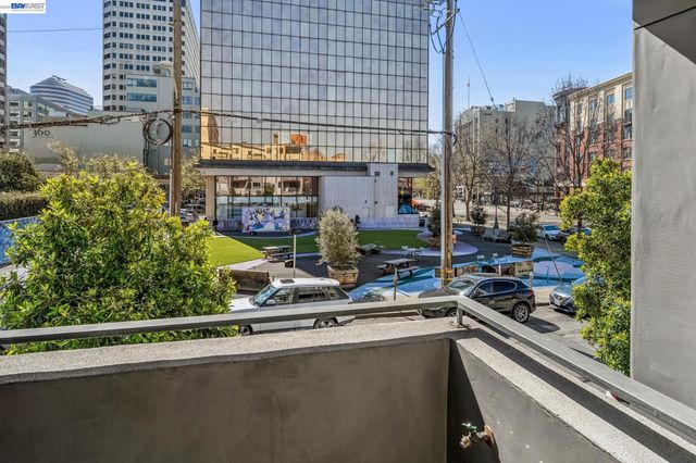 2300 Broadway 4, Oakland, CA 94612